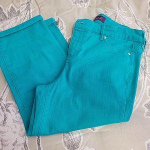 Gloria Vanderbilt Turquoise Blue Capri Jeans Size 6 EUC
